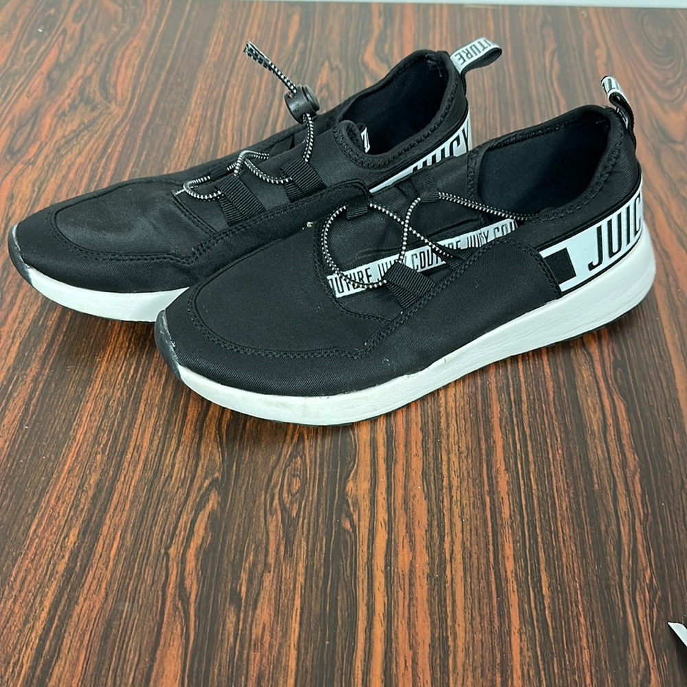 Juicy Couture Black Slip-On Sneakers Size:7.5